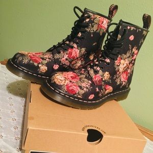 Dr Marten Victorian Flowers Boots